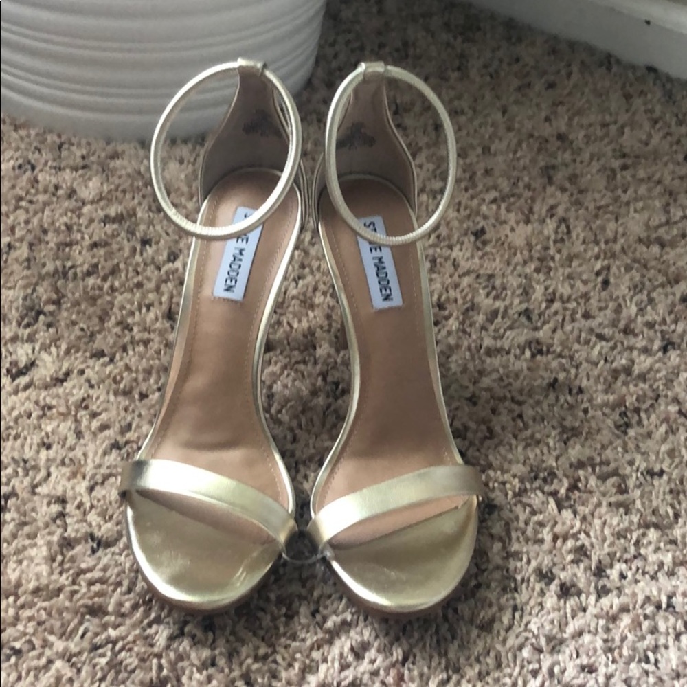 Steve Madden Soph Gold Strap 4” heels sandals 7 like new
